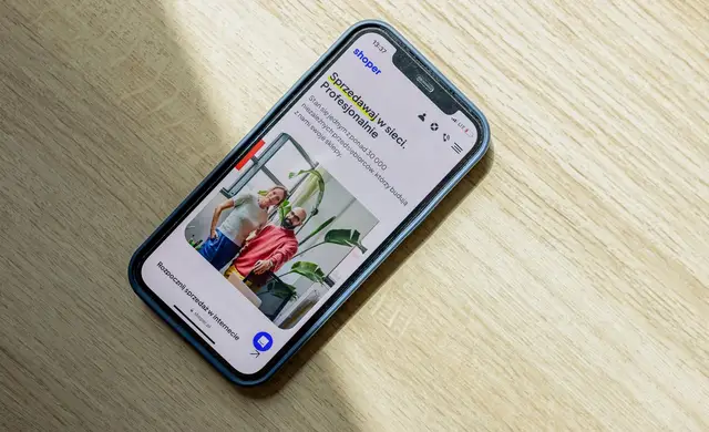Écran e-commerce observé pendant une étape de travail